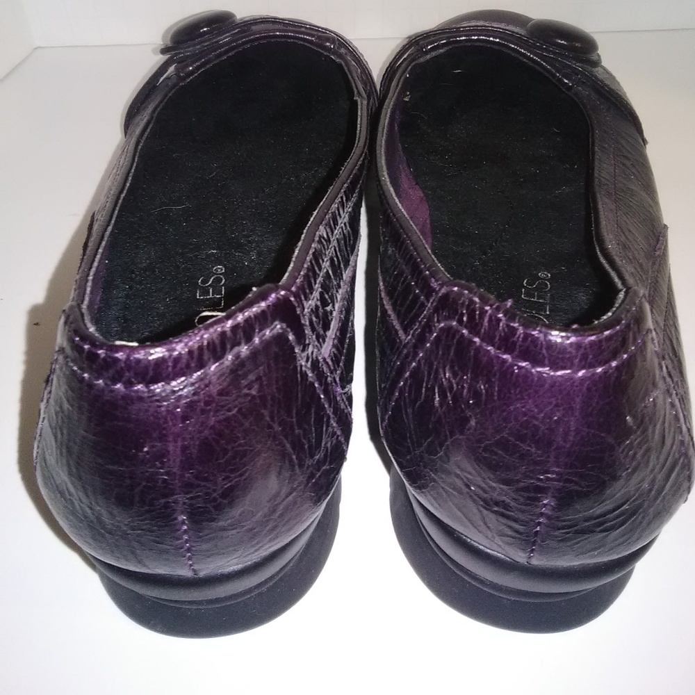 Aerosoles Flats Women's- Plum size 6.5 shoes - Picture 4 of 6